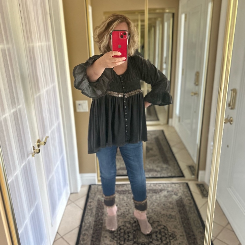 Chic Charcoal Tunic with Lace Detail - Picture 15 of 16